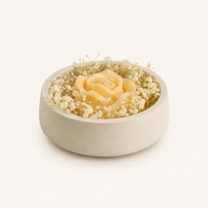 Bougie fleur rose crème — bol beige & gypsophile
