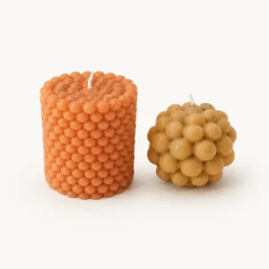 Duo de bougies perlées orange et moutarde, un pilier et une boule