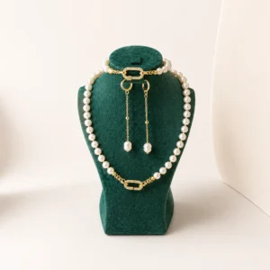 Collier perles de culture & médaillons dorés