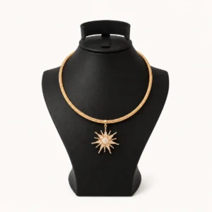 Collier maille dorée — pendentif soleil strass