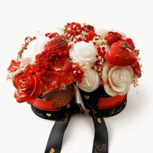 Boîte à fleurs ronde Love garnie de roses rouges et blanches avec un cœur