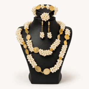 Parure de cérémonie complète — perles & médaillons dorés