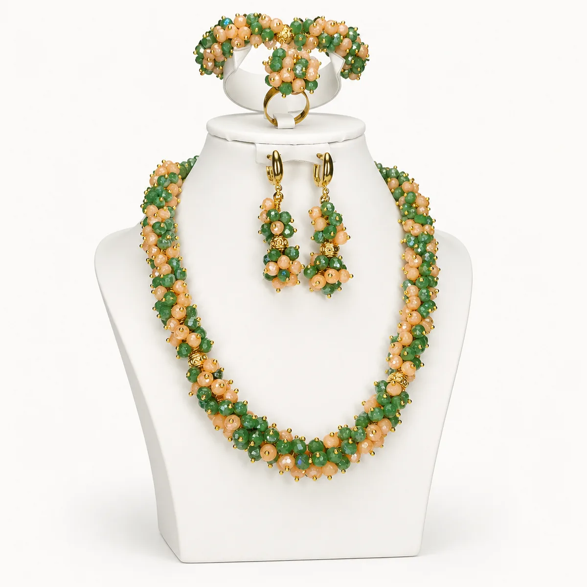 Parure collier bracelet et boucles d'oreilles en cristal vert et pêche montés en grappes