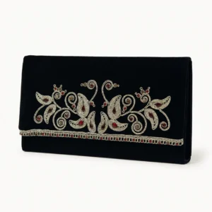 Pochette de cérémonie velours brodé argent — noir & rubis