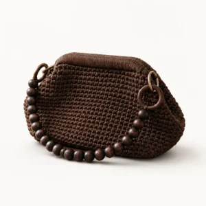 Sac pochette au crochet, anse de perles de bois — Moka