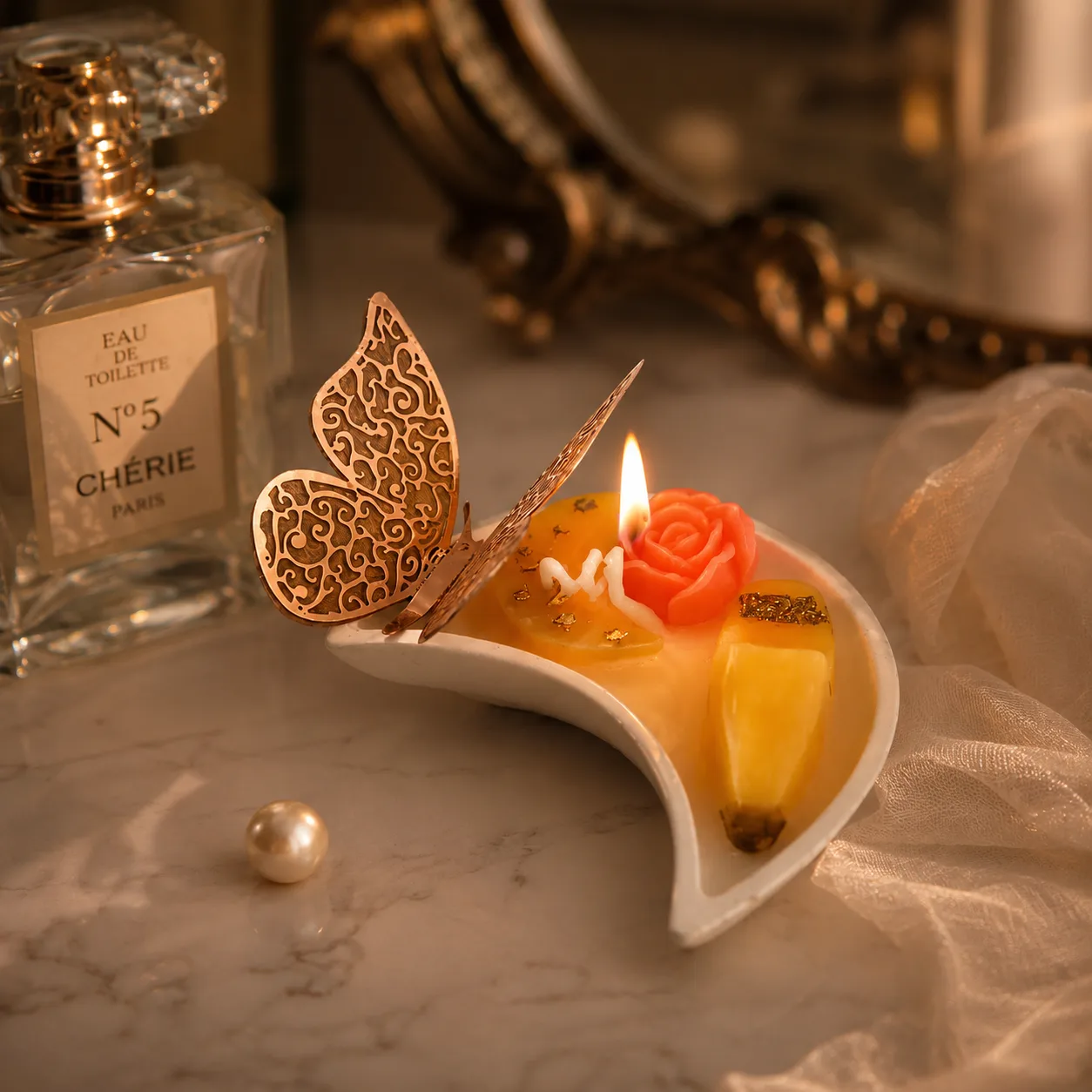 Bougie coquillage — papillon filigrane doré & rose