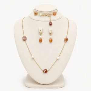 Parure collier long, bracelet et boucles en pierres ambrées et perles nacrées