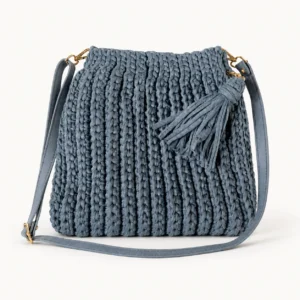 Sac bandoulière au crochet bleu gris à pompon