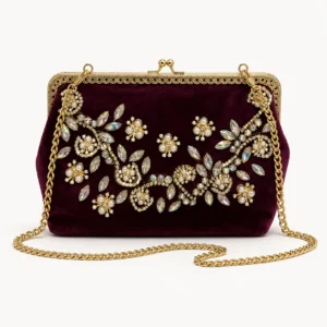 Sac de soirée en velours bordeaux brodé d'un bouquet de perles et cristaux