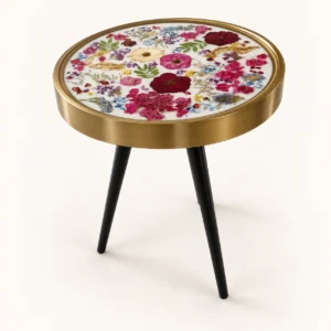 Table d’appoint en résine — fleurs séchées & pierres semi-précieuses, fond blanc sur fond ivoire