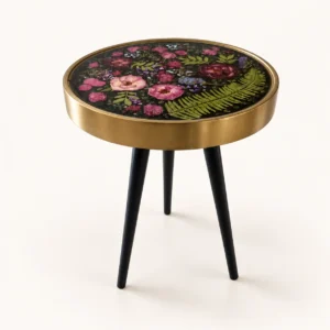 Table d’appoint en résine — fleurs, fougère & cristal sur fond ivoire