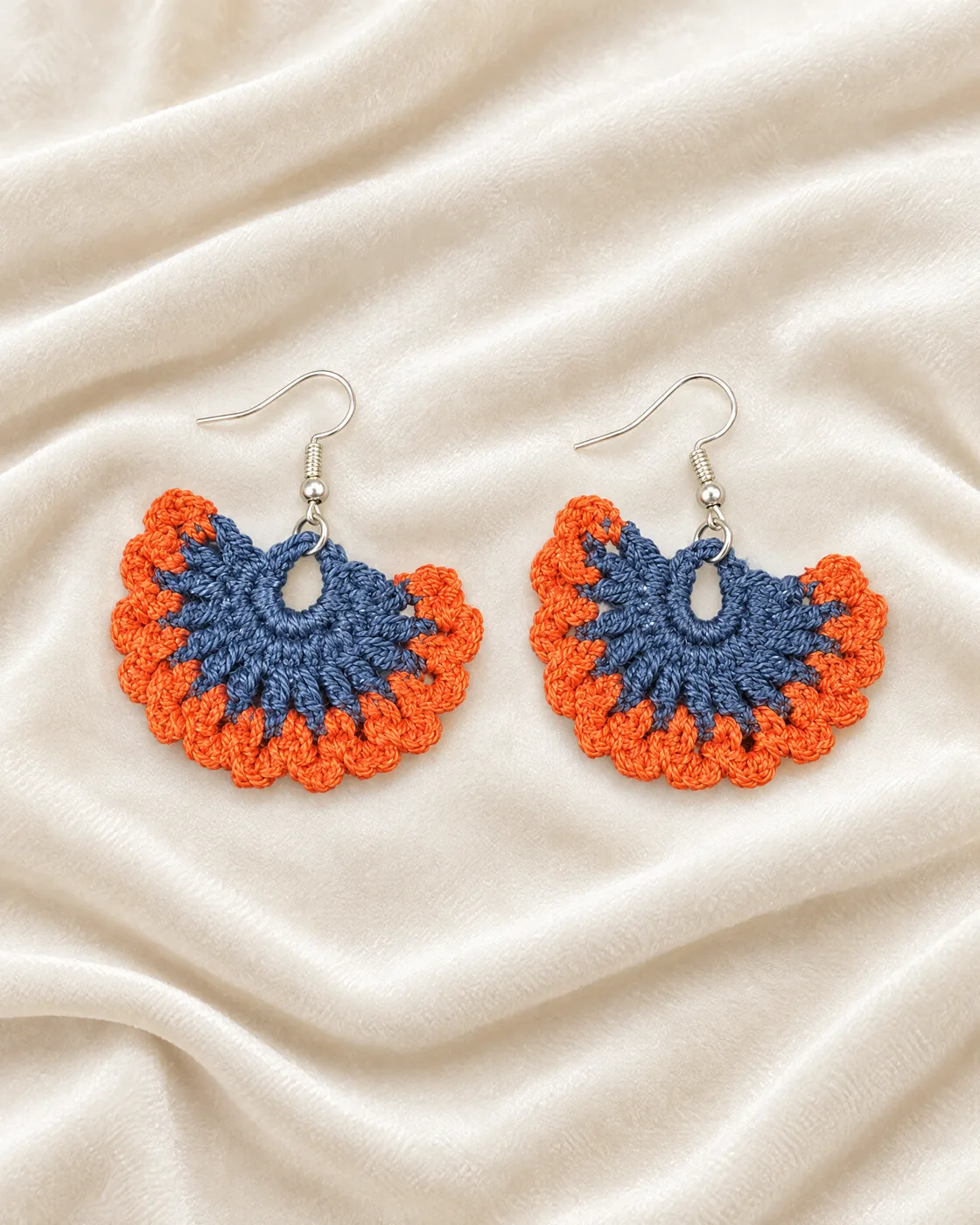 Boucles d’oreilles au crochet — mise en valeur