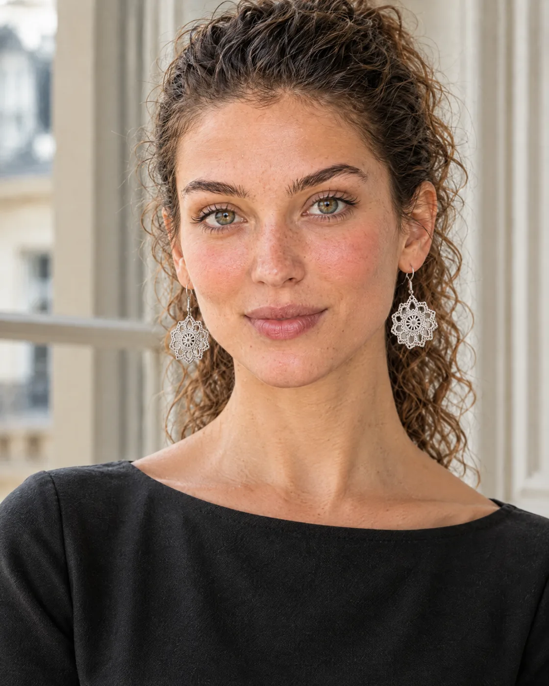 Boucles d’oreilles au crochet — portées