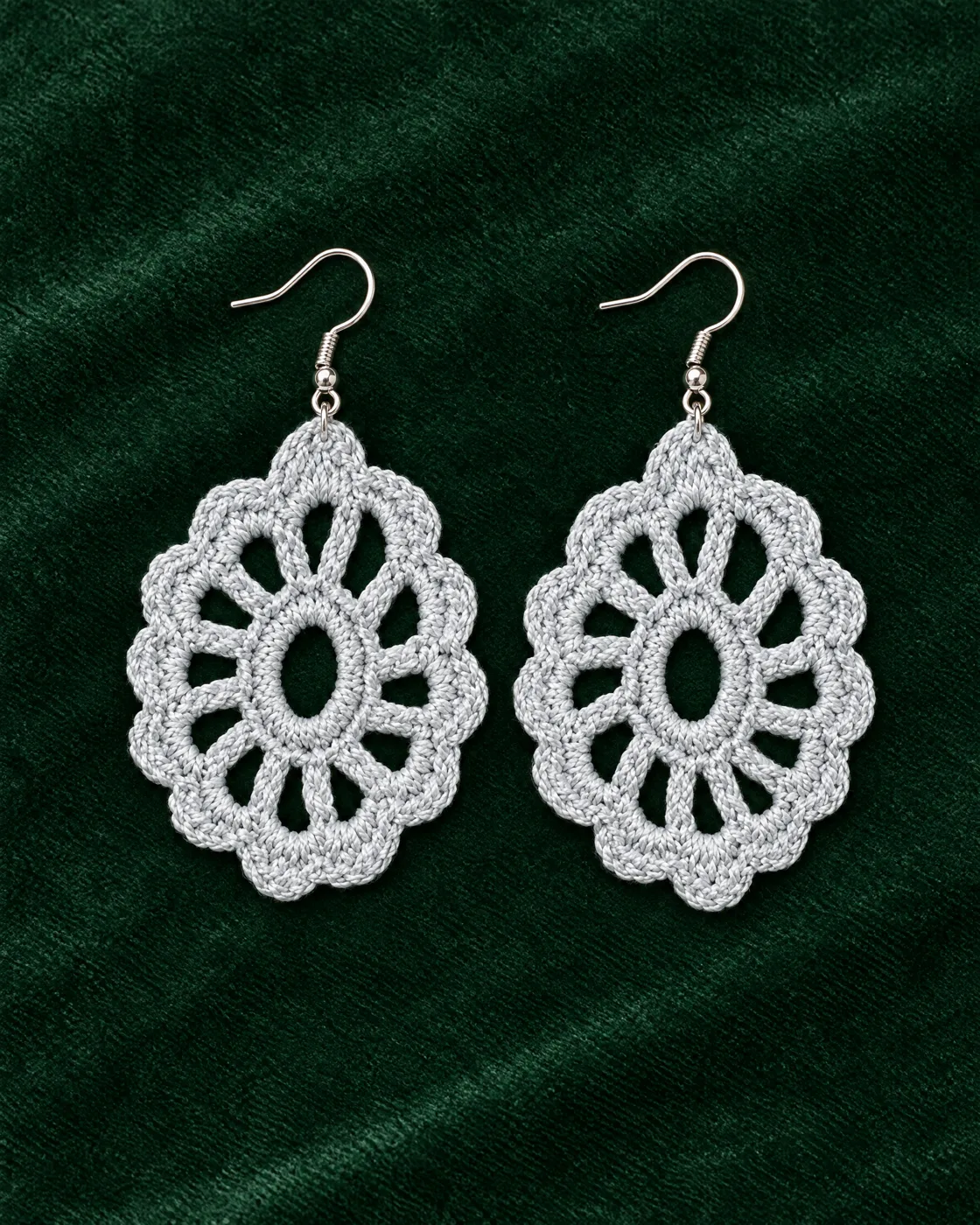 Boucles d’oreilles au crochet — mise en valeur