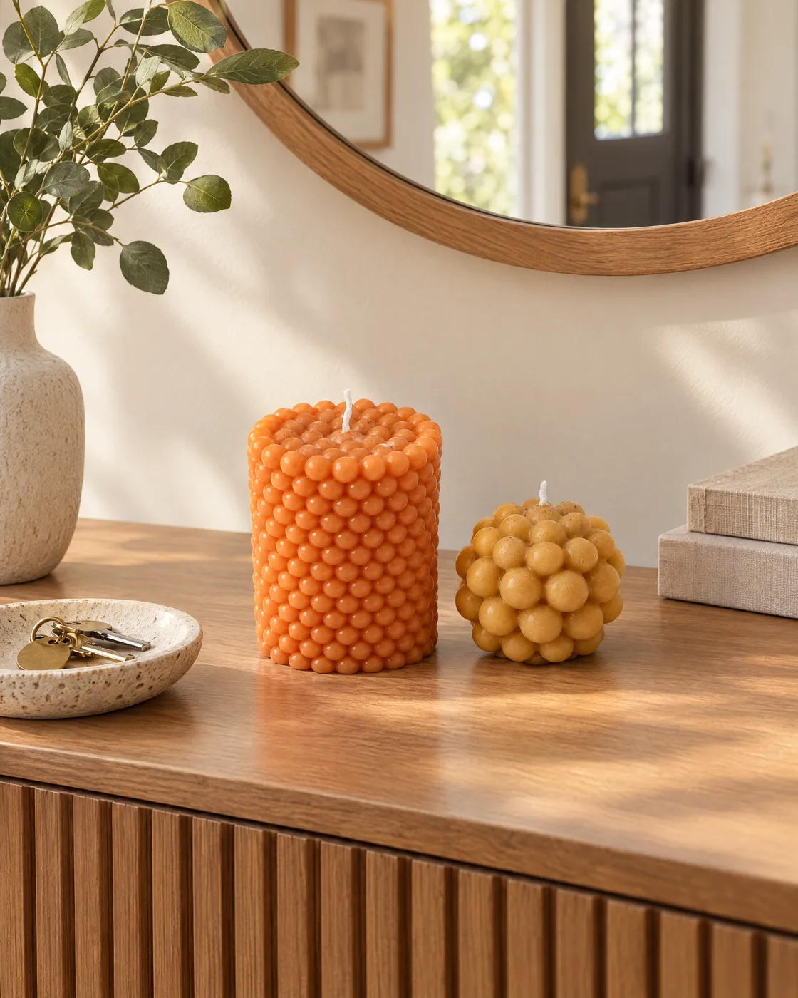 Duo de bougies perlées caramel — dans la maison