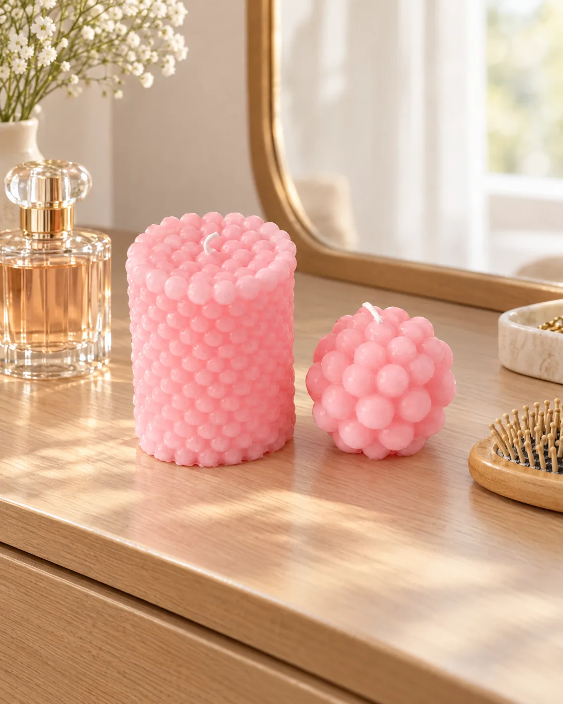 Duo de bougies perlées rose — dans la maison