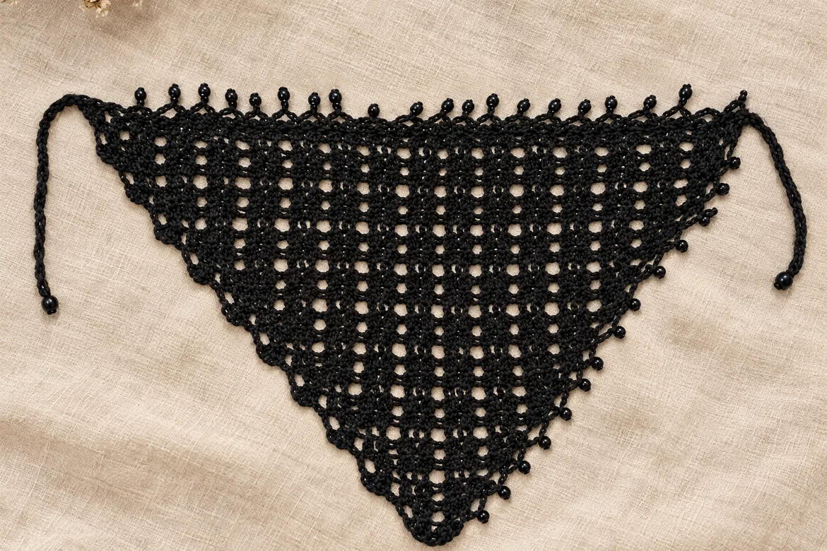 Foulard bandana au crochet perlé — détail