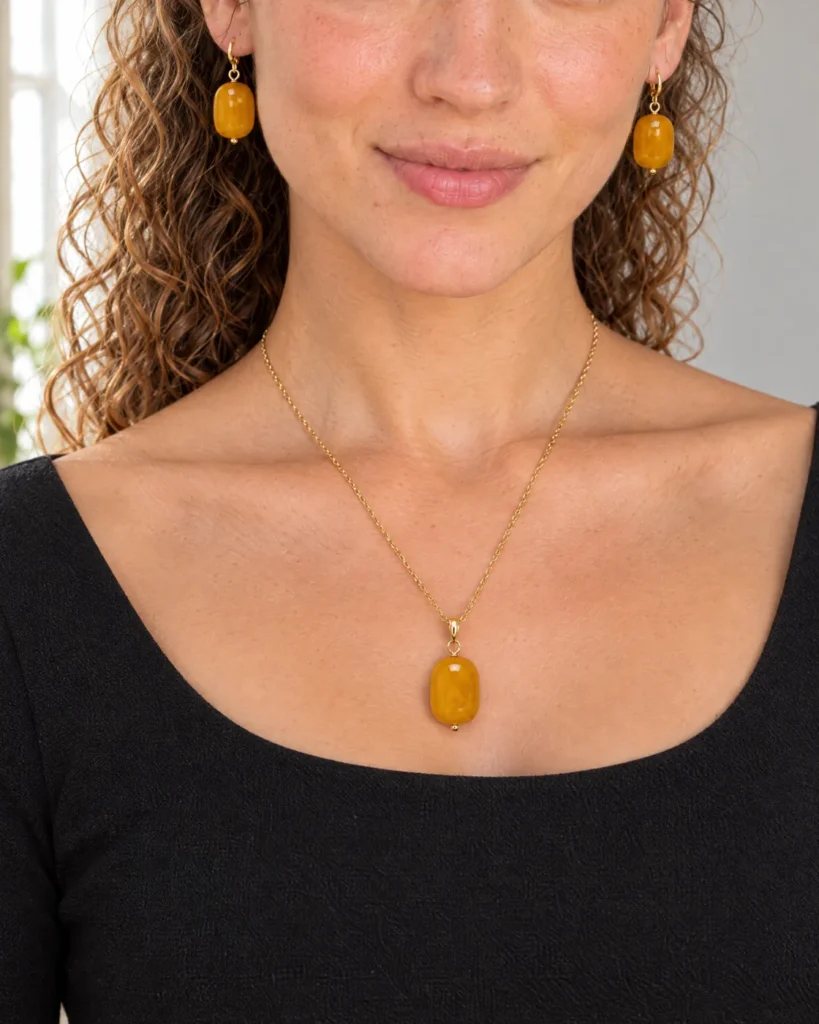 Parure perle couleur ambre — de près