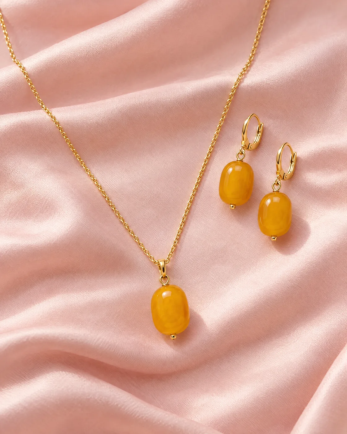 Parure perle couleur ambre — mise en valeur