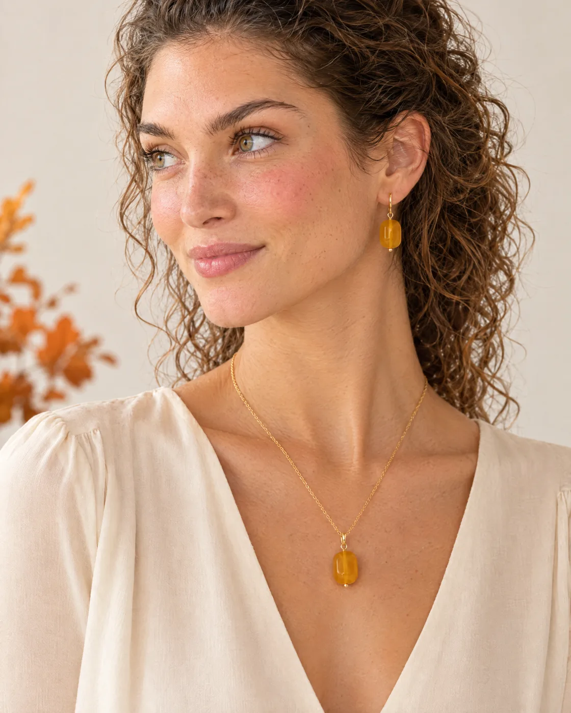 Parure perle couleur ambre — portée