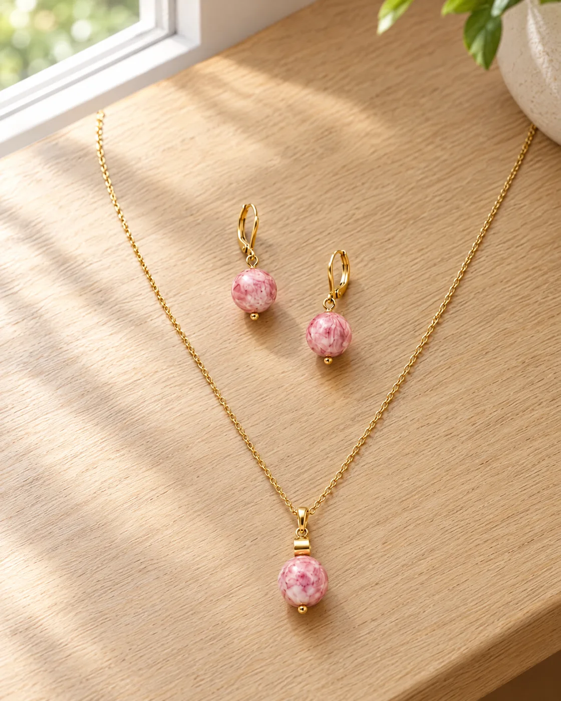 Parure quartz rose marbré — mise en valeur