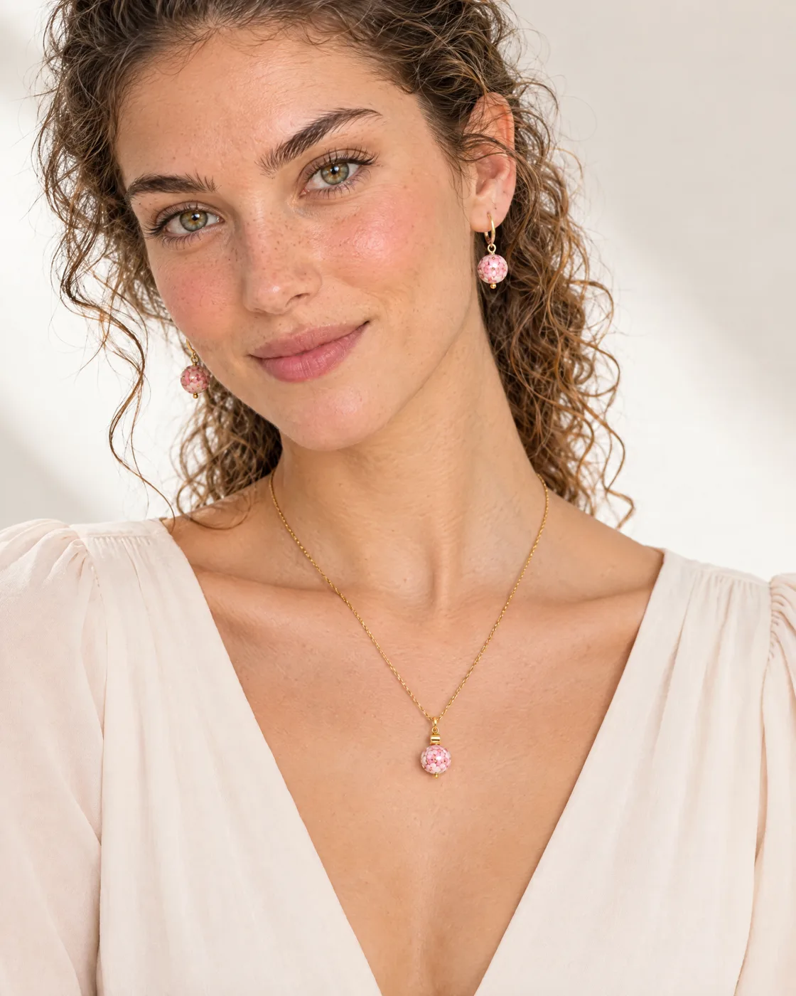 Parure quartz rose marbré — portée