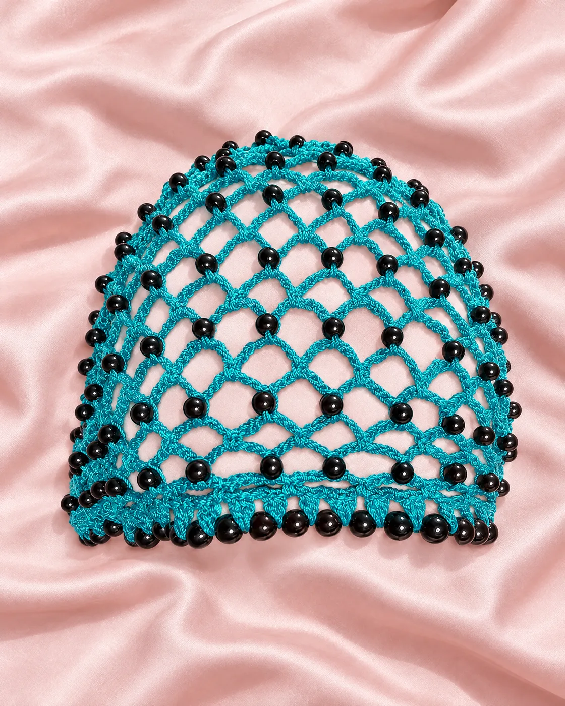 Résille à cheveux au crochet perlée — mise en valeur