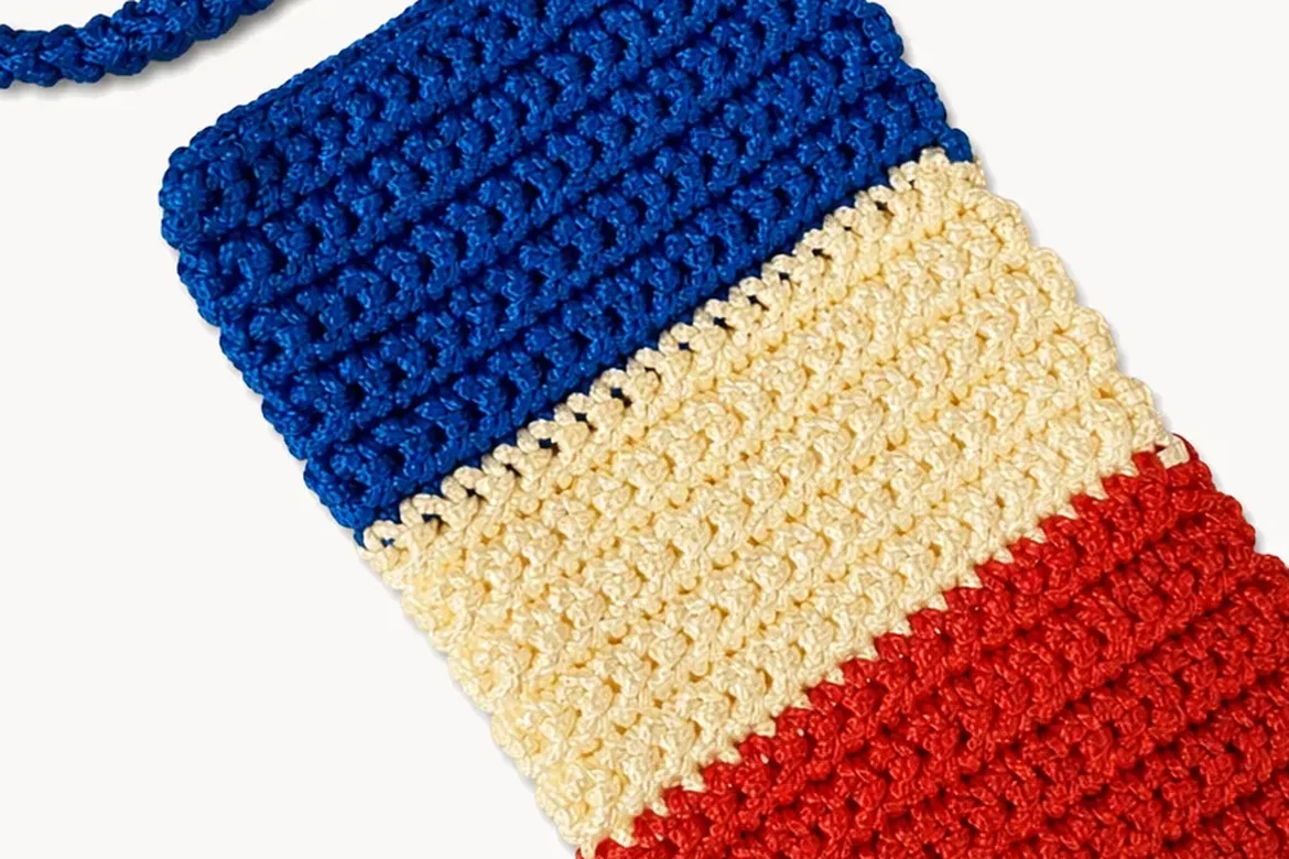 Pochette téléphone au crochet à dragonne — détail