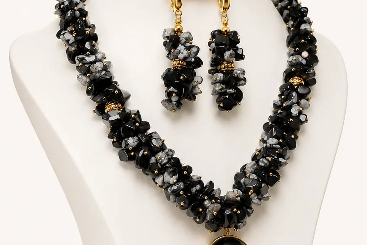 Parure jaspe noir — détail