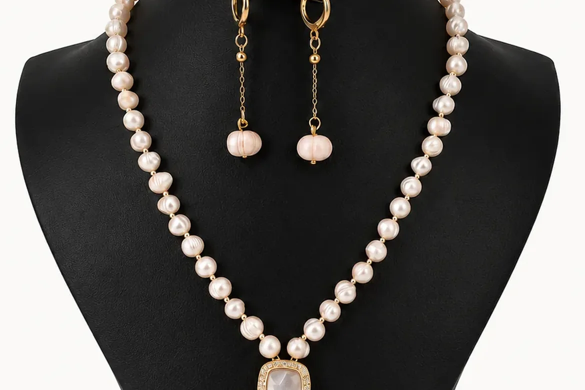 Parure perles de culture rosées — détail