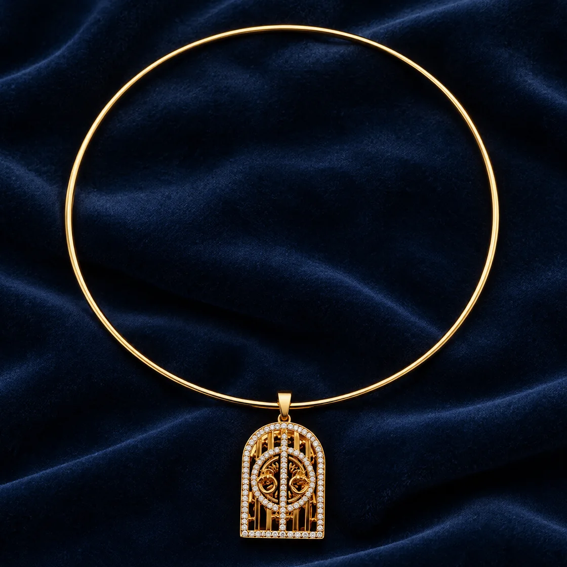 Collier jonc doré — sur velours